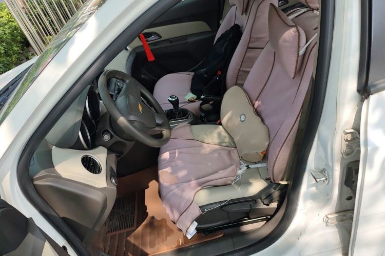 Used Chevrolet Cruze 2015 1.5L Classic SL MT Left Front Seat