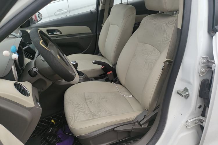 Used Chevrolet Cruze 2015 1.5L Classic SE MT Left Front Seat