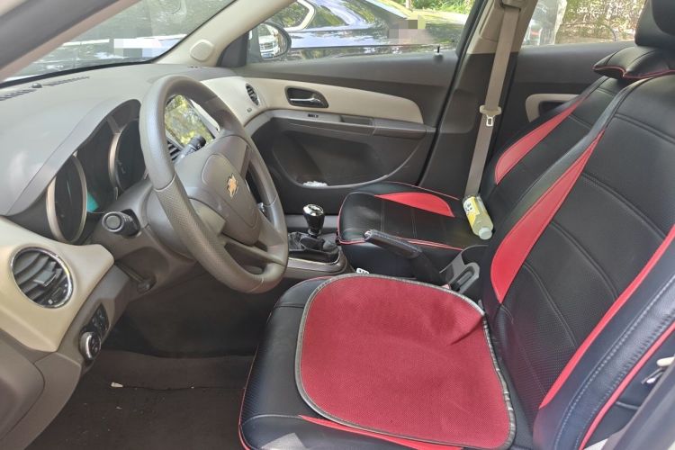 Used Chevrolet Cruze 2015 1.5L Classic SE MT Left Front Seat