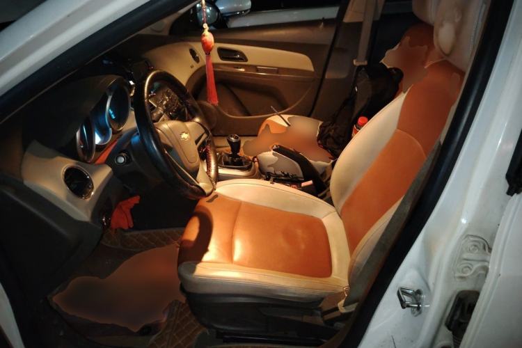 Used Chevrolet Cruze 2015 1.5L Classic SE MT Left Front Seat