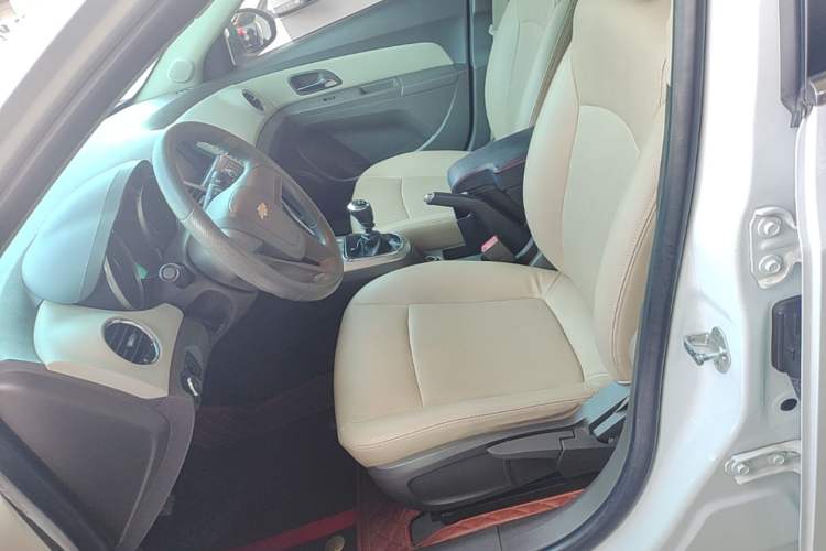 Used Chevrolet Cruze 2015 1.5L Classic SL MT Left Front Seat