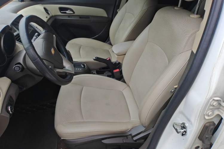 Used Chevrolet Cruze 2015 1.5L Classic SE AT Left Front Seat