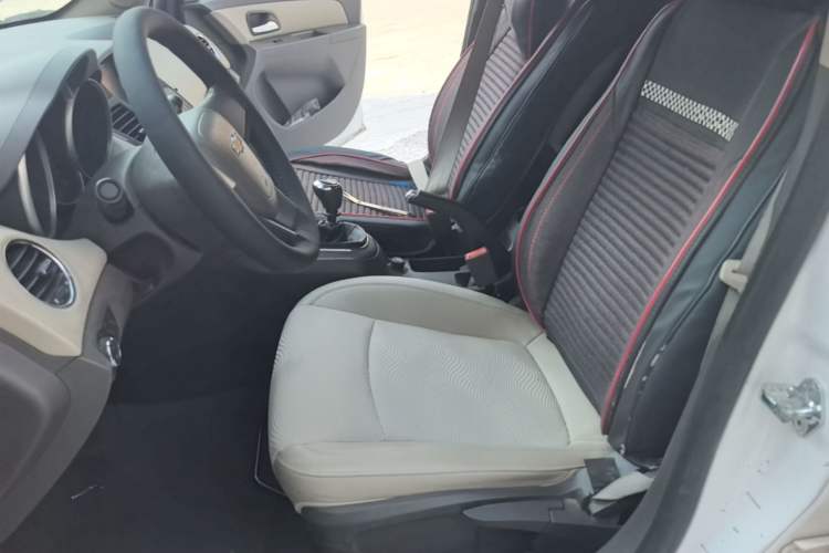 Used Chevrolet Cruze 2015 1.5L Classic SE MT Left Front Seat