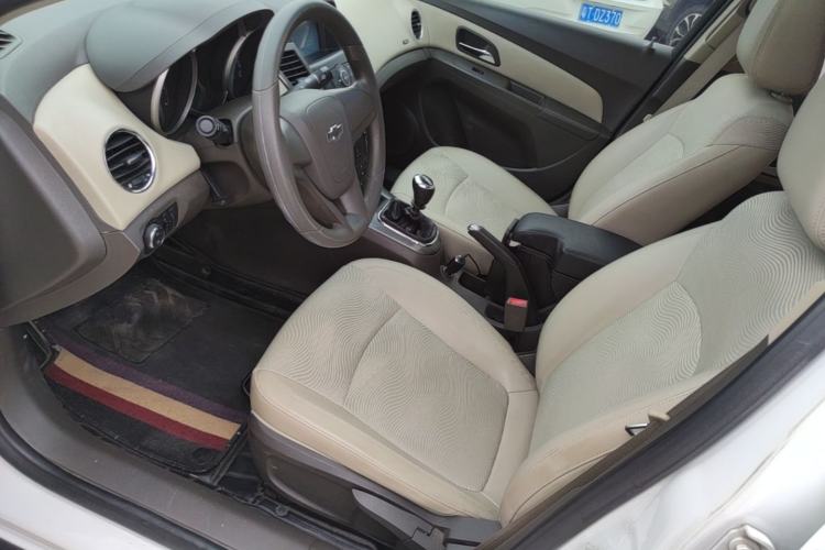 Used Chevrolet Cruze 2015 1.5L Classic SE MT Left Front Seat