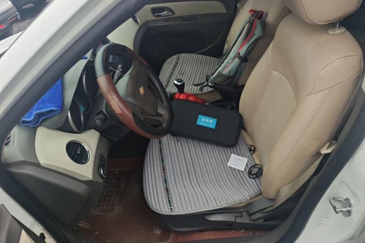Used Chevrolet Cruze 2015 1.5L Classic SL MT Left Front Seat