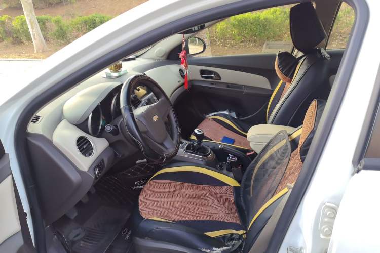 Used Chevrolet Cruze 2015 1.5L Classic SE MT Left Front Seat
