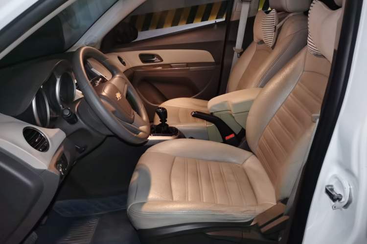 Used Chevrolet Cruze 2015 1.5L Classic SL MT Left Front Seat