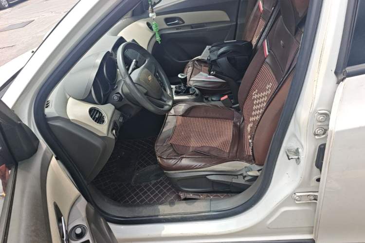Used Chevrolet Cruze 2015 1.5L Classic SL MT Left Front Seat