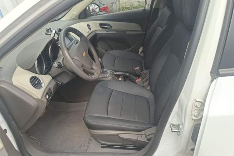 Used Chevrolet Cruze 2015 1.5L Classic SE AT Left Front Seat