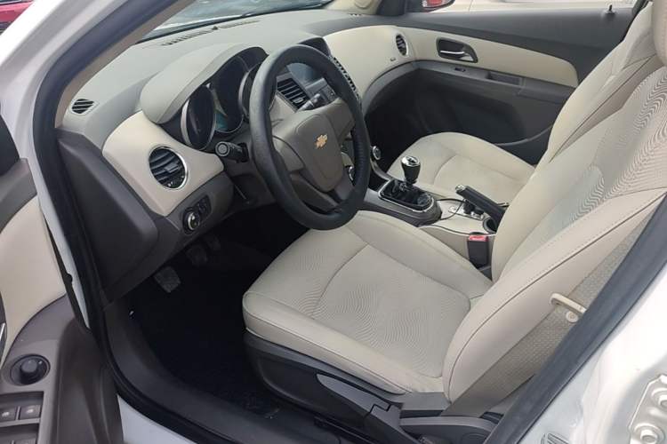 Used Chevrolet Cruze 2015 1.5L Classic SE MT Left Front Seat