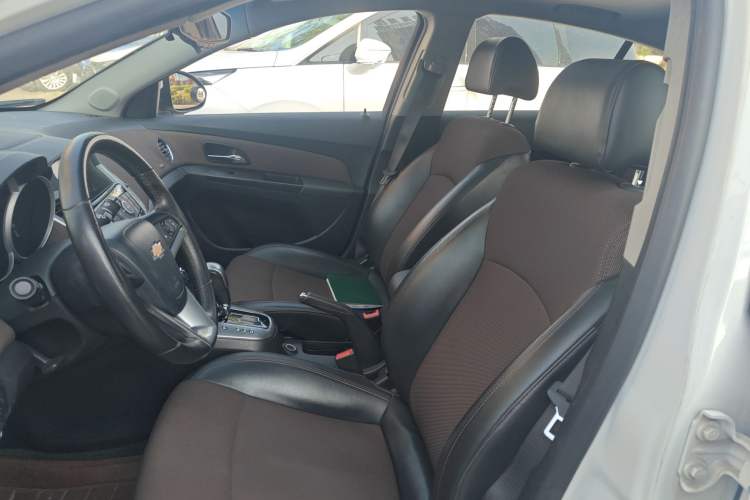 Used Chevrolet Cruze 2015 Hatchback 1.6L Automatic Comfort Edition Left Front Seat