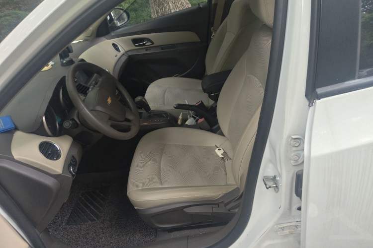 Used Chevrolet Cruze 2015 1.5L Classic SE AT Left Front Seat