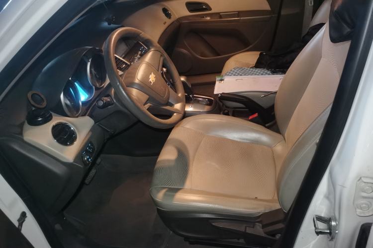 Used Chevrolet Cruze 2015 1.5L Classic SE AT Left Front Seat