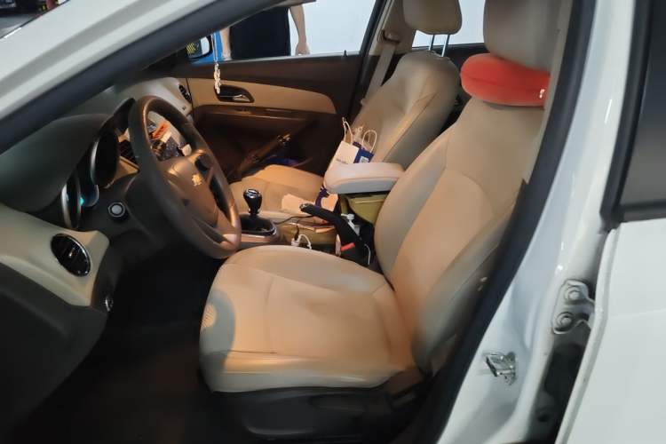 Used Chevrolet Cruze 2015 1.5L Classic SE MT Left Front Seat