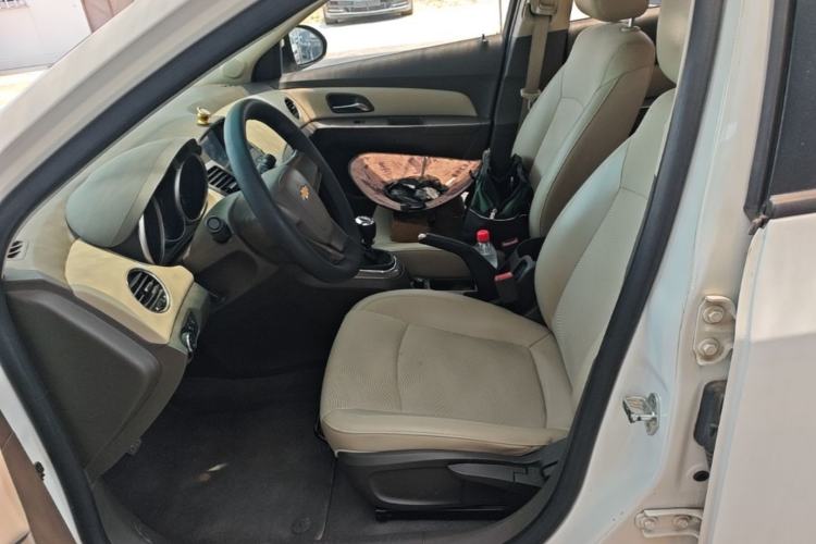 Used Chevrolet Cruze 2015 1.5L Classic SE MT Left Front Seat