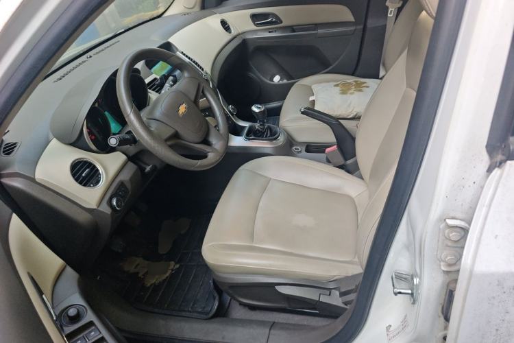 Used Chevrolet Cruze 2015 1.5L Classic SL MT Left Front Seat