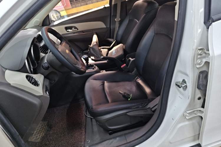 Used Chevrolet Cruze 2015 1.5L Classic SL MT Left Front Seat