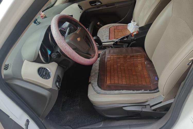 Used Chevrolet Cruze 2015 1.5L Classic SE AT Left Front Seat