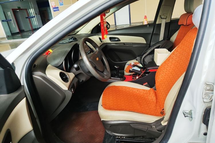 Used Chevrolet Cruze 2015 1.5L Classic SE MT Left Front Seat