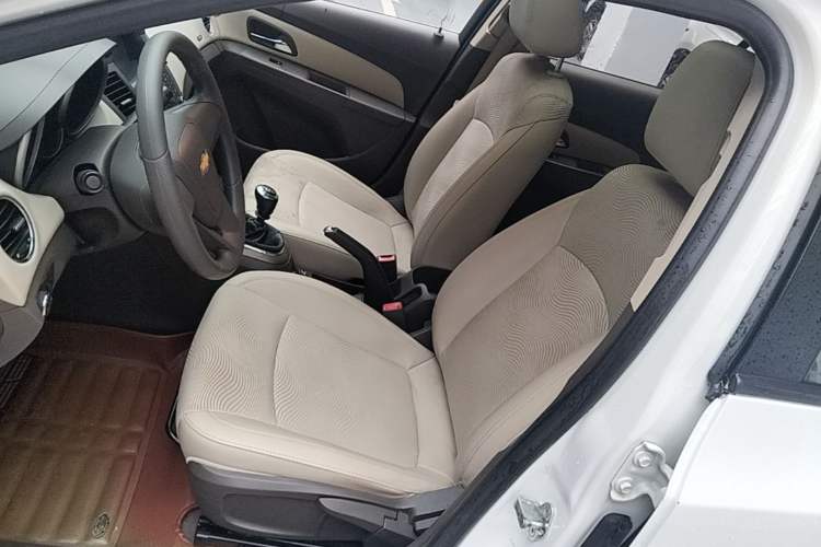 Used Chevrolet Cruze 2015 1.5L Classic SE MT Left Front Seat