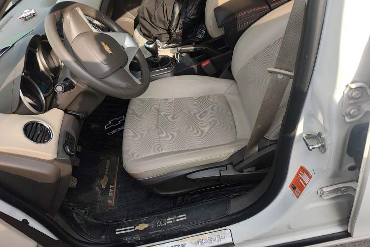 Used Chevrolet Cruze 2015 1.5L Classic SE MT Left Front Seat