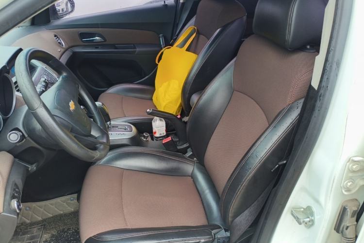 Used Chevrolet Cruze 2015 Hatchback 1.6L Automatic Comfort Edition Left Front Seat