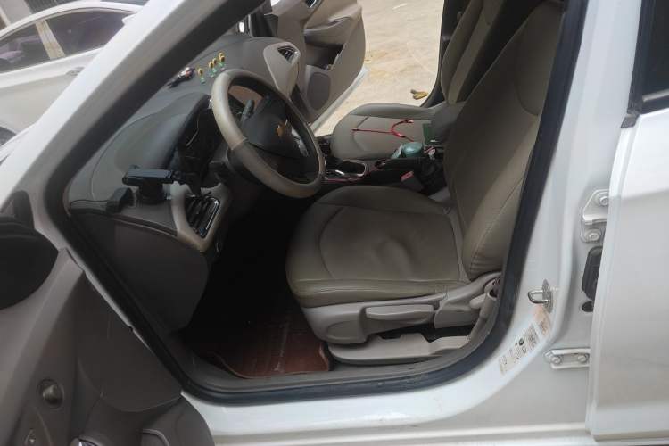 Used Chevrolet Cruze 2015 1.5L Automatic Fashion Navigation Edition Left Front Seat