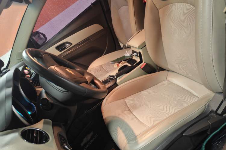 Used Chevrolet Cruze 2015 1.5L Classic SE AT Left Front Seat