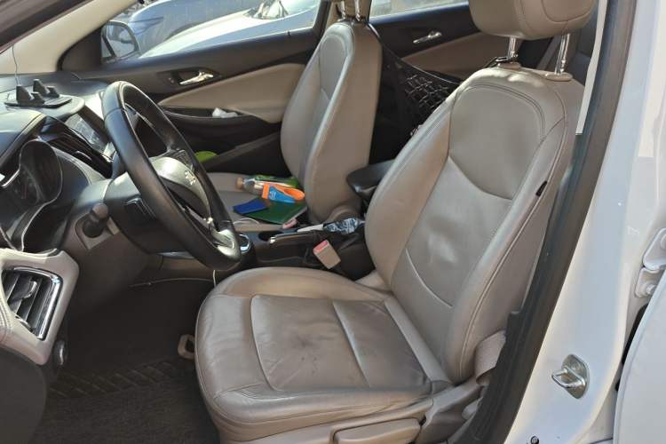 Used Chevrolet Cruze 2015 1.4T DCG Luxury Edition Left Front Seat