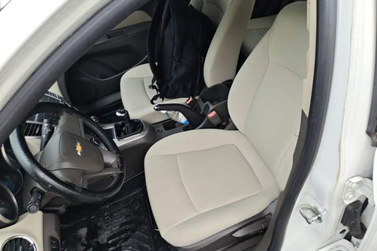 Used Chevrolet Cruze 2015 1.5L Classic SL MT Left Front Seat