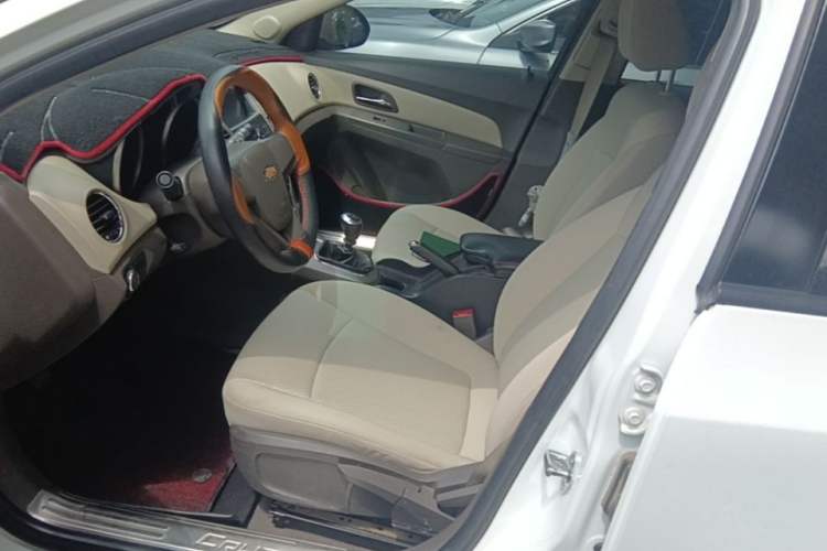 Used Chevrolet Cruze 2015 1.5L Classic SL MT Left Front Seat