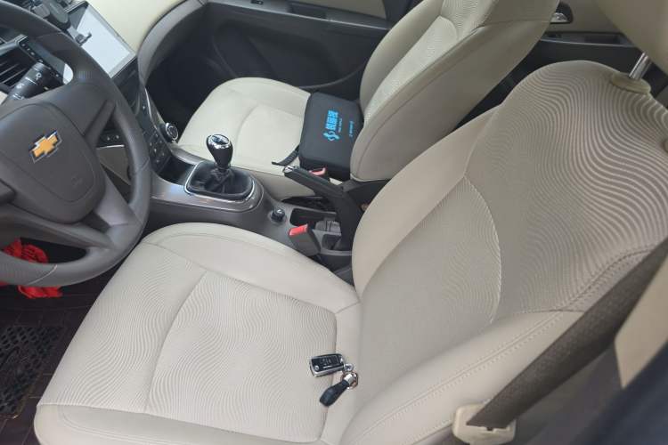 Used Chevrolet Cruze 2015 1.5L Classic SE MT Left Front Seat