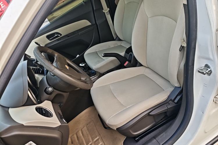 Used Chevrolet Cruze 2015 1.5L Classic SL MT Left Front Seat
