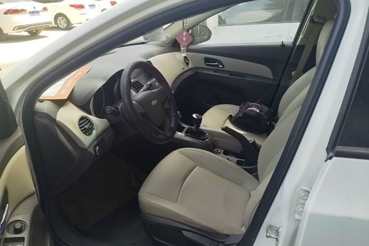 Used Chevrolet Cruze 2015 1.5L Classic SE MT Left Front Seat