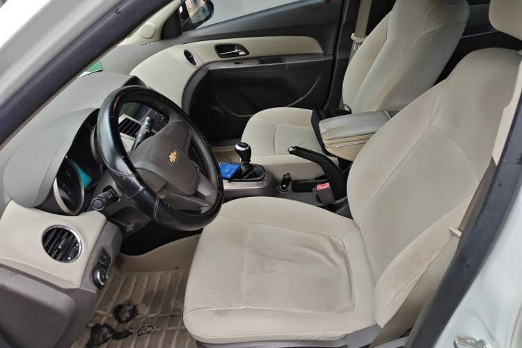 Used Chevrolet Cruze 2015 1.5L Classic SL MT Left Front Seat