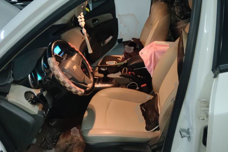 Used Chevrolet Cruze 2015 1.5L Classic SE MT Left Front Seat