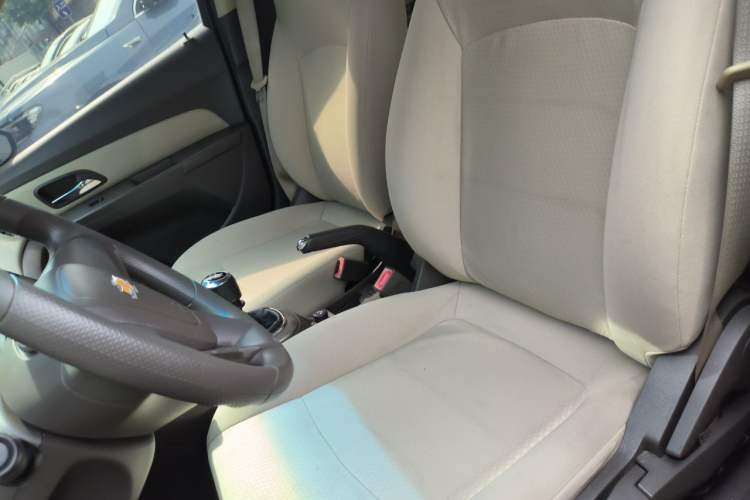 Used Chevrolet Cruze 2015 1.5L Classic SL MT Left Front Seat