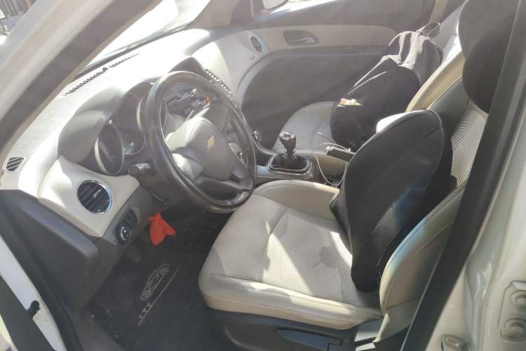 Used Chevrolet Cruze 2015 1.5L Classic SE MT Left Front Seat