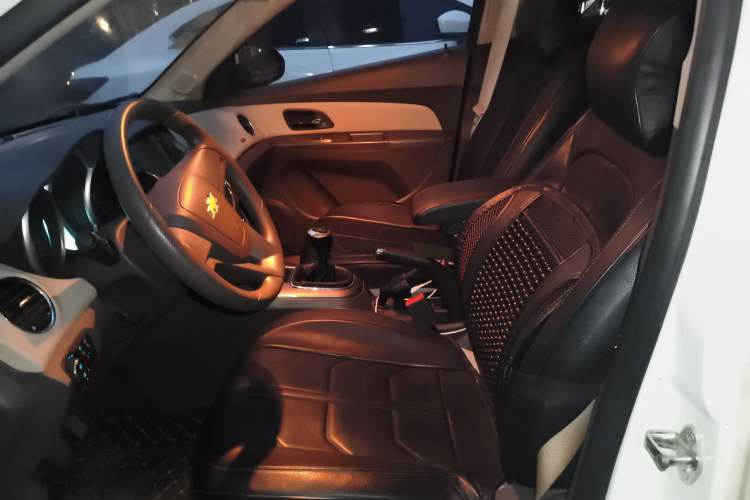 Used Chevrolet Cruze 2015 1.5L Classic SE MT Left Front Seat