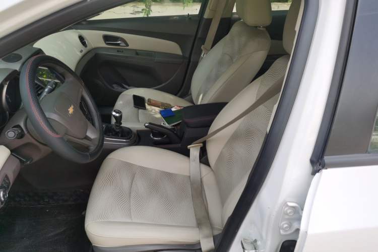 Used Chevrolet Cruze 2015 1.5L Classic SE MT Left Front Seat