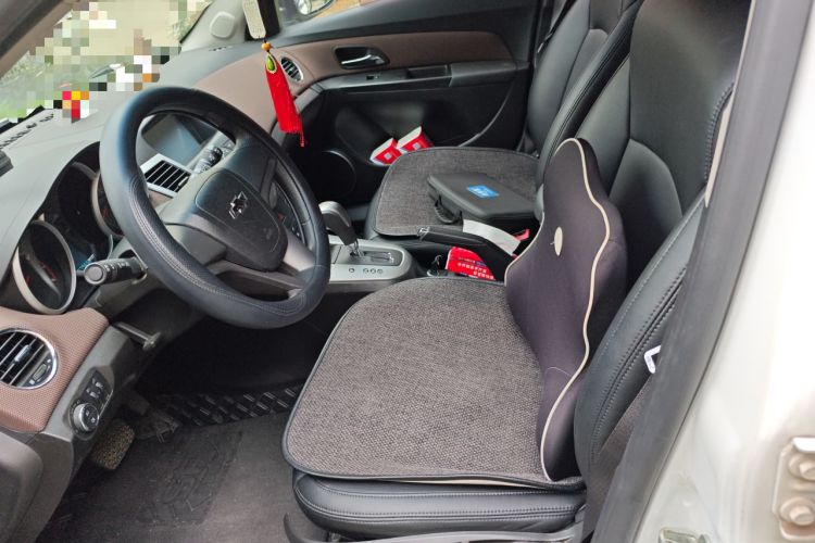 Used Chevrolet Cruze 2015 Hatchback 1.6L Automatic Comfort Edition Left Front Seat
