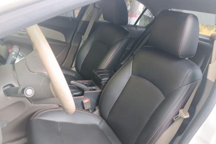 Used Chevrolet Cruze 2015 1.5L Classic SL MT Left Front Seat