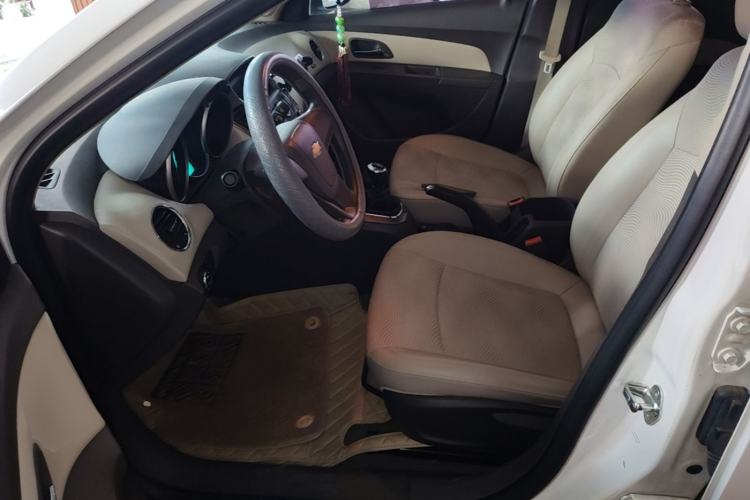 Used Chevrolet Cruze 2015 1.5L Classic SE MT Left Front Seat