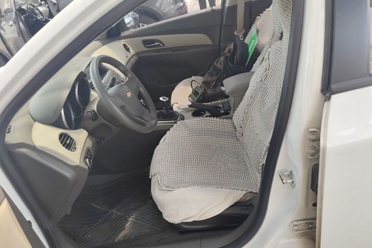 Used Chevrolet Cruze 2015 1.5L Classic SE MT Left Front Seat
