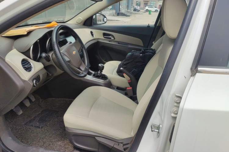 Used Chevrolet Cruze 2015 1.5L Classic SL MT Left Front Seat