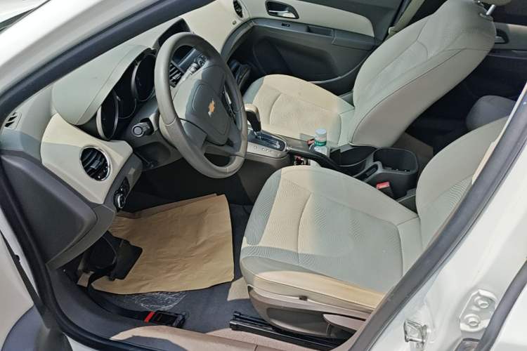 Used Chevrolet Cruze 2015 1.5L Classic SE AT Left Front Seat