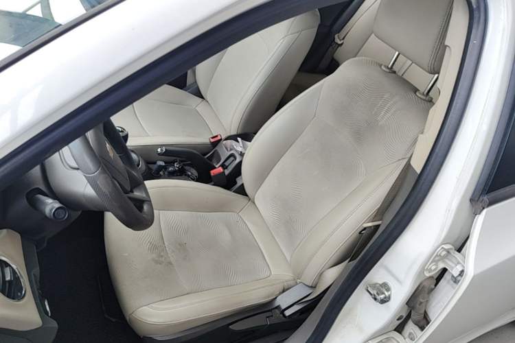 Used Chevrolet Cruze 2015 1.5L Classic SE MT Left Front Seat