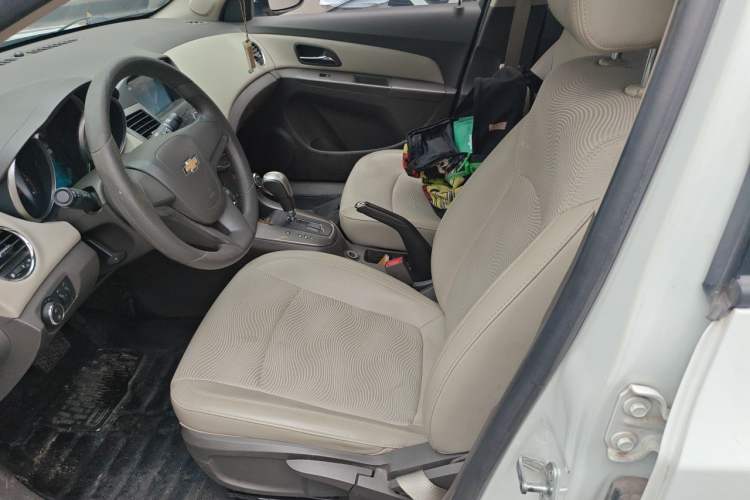 Used Chevrolet Cruze 2015 1.5L Classic SE AT Left Front Seat