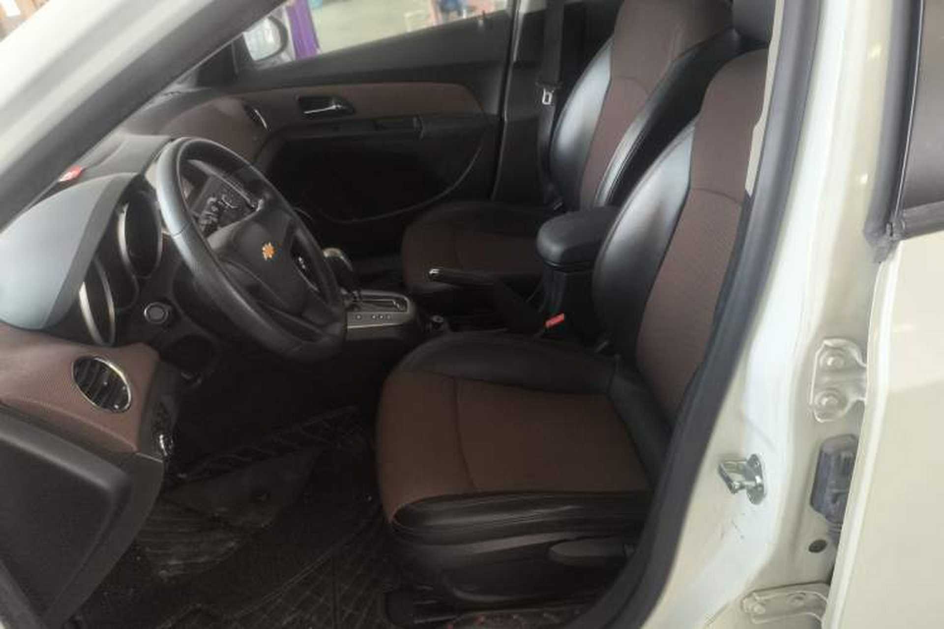 Used Chevrolet Cruze 2015 Hatchback 1.6L Automatic Comfort Edition Left Front Seat