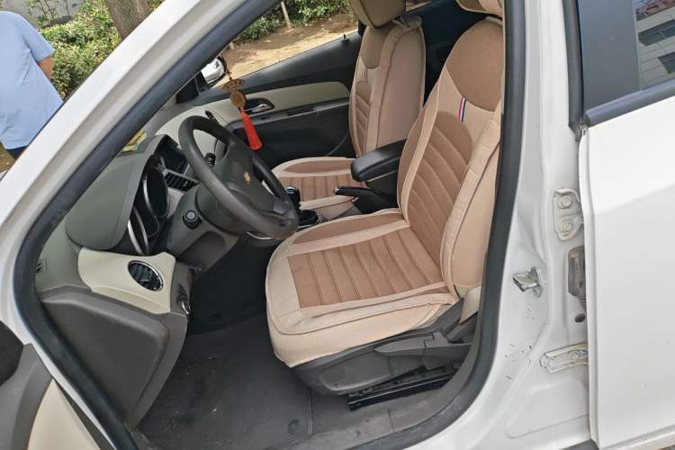 Used Chevrolet Cruze 2015 1.5L Classic SL MT Left Front Seat